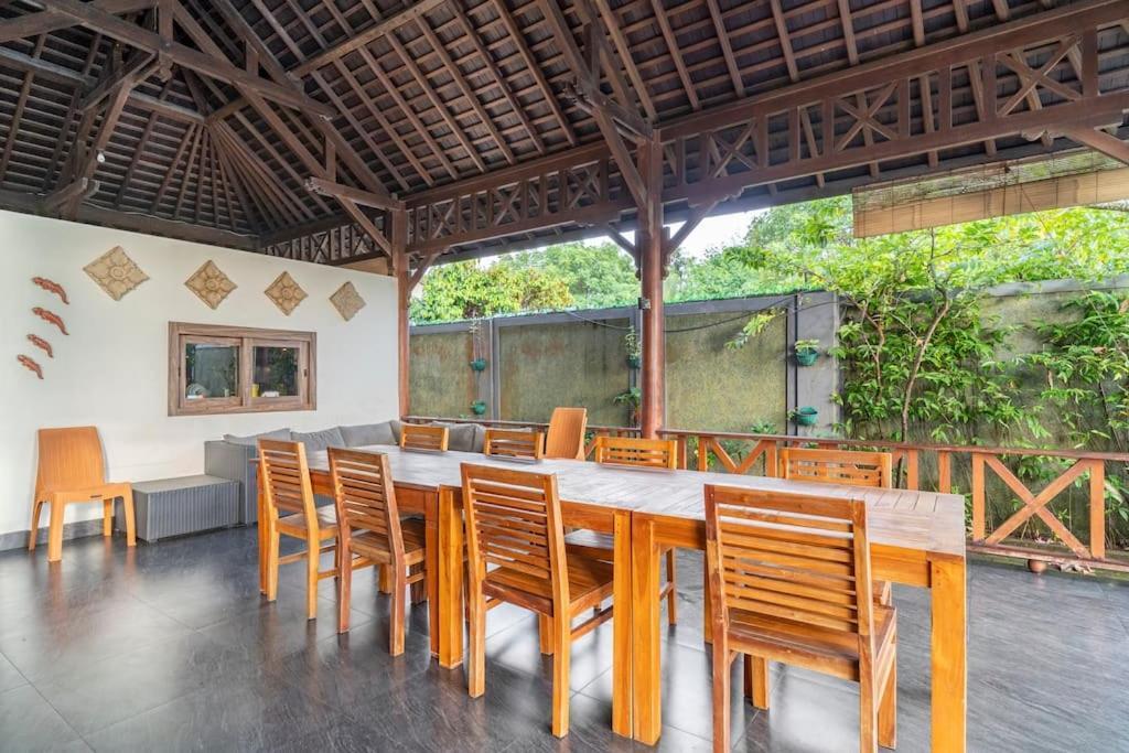 Villa Kenanga in Meninting By The Beach Mataram Bagian luar foto