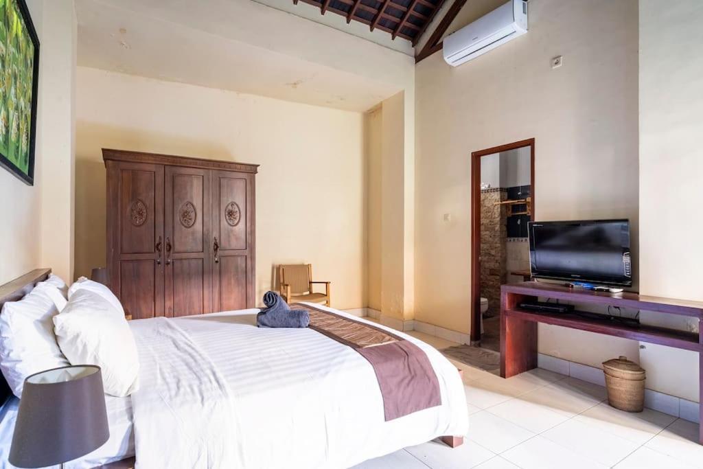 Villa Kenanga in Meninting By The Beach Mataram Bagian luar foto