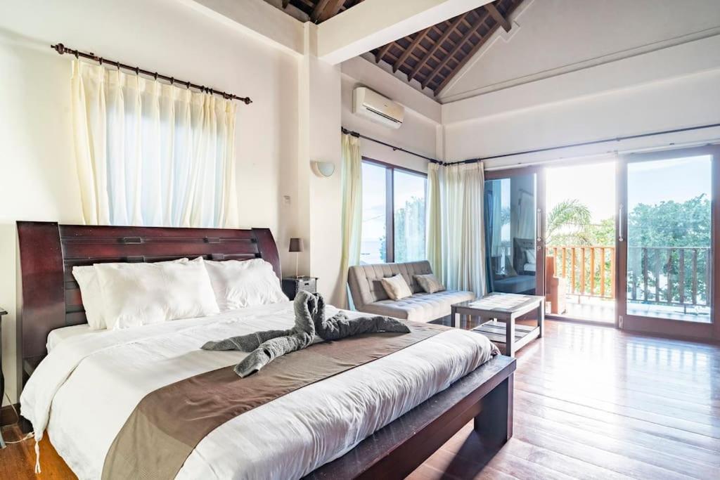 Villa Kenanga in Meninting By The Beach Mataram Bagian luar foto