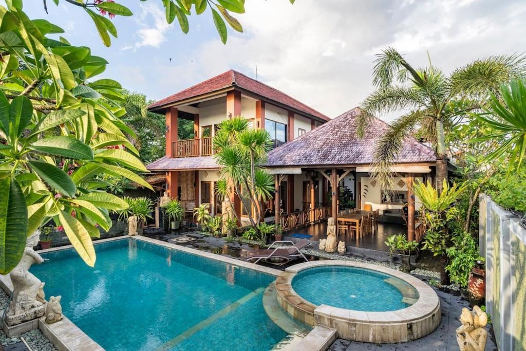 Villa Kenanga in Meninting By The Beach Mataram Bagian luar foto